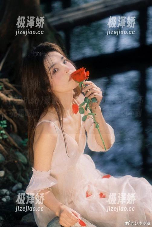 最近迷上了998.su苹果版，不光是吃瓜，还有那么多黑料让我意想不到！