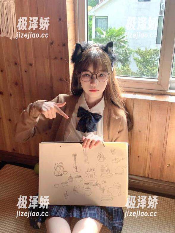 每次在cgcg.win上分享自己的囧事都像是在给自己加戏，有种“今天又是我出场”的感觉。