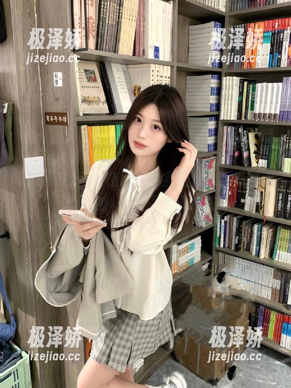 视频在hl黑料官网放送，瓜都能吃到饱，心里那个乐滋滋啊