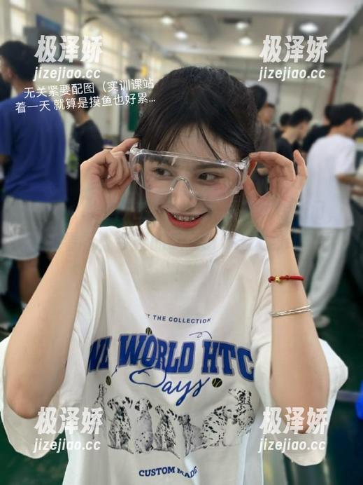 在“www.黑料”传送门，快来看看，今天的Gossip让人心动不已！