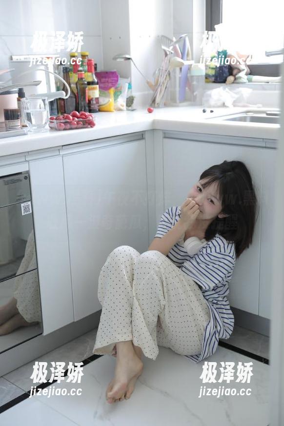 午夜不打烊，来www.黑料收藏一波奇葩瓜，别说我没提醒