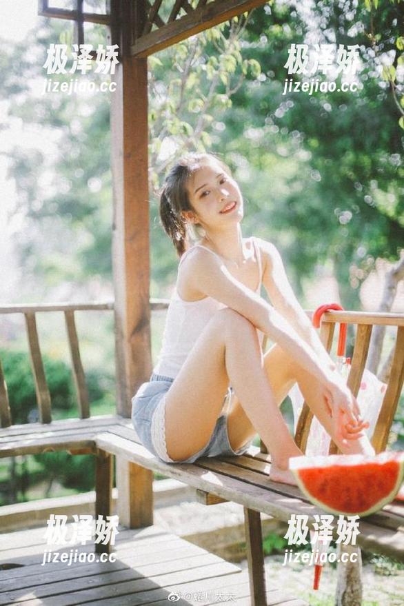观看zztt11，总觉得自己误入了另一个世界…