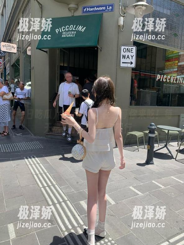 今日吃瓜：在线等你来吃！每天热乎乎的瓜没你不行。