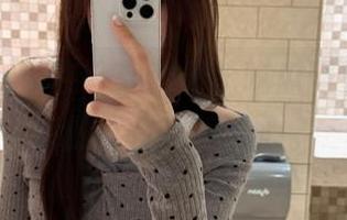 聚在一起观看，吃瓜网里的瓜比我的零食还抓人心。