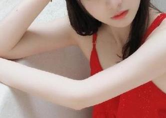 吃瓜黑料网页在线：“你信不信我边吃边看八卦，手里还得点外卖？”