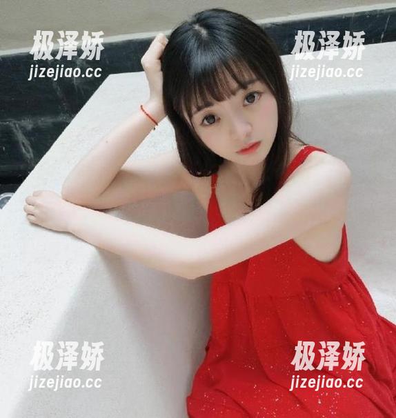 吃瓜黑料网页在线：“你信不信我边吃边看八卦，手里还得点外卖？”