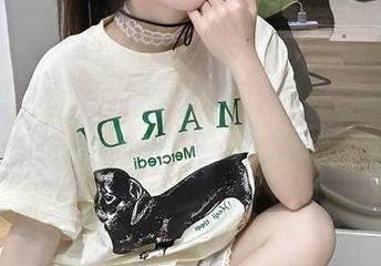 在“明星黑料”入口，偷偷瞧瞧那些隐藏的八卦，来点神秘的调调