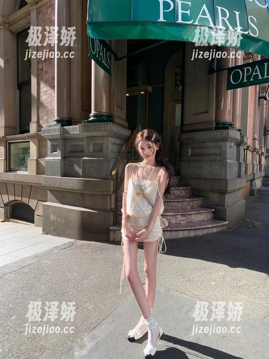在“泡泡吃瓜”网页入口，时间被屏幕吞噬，脑洞直击天际！
