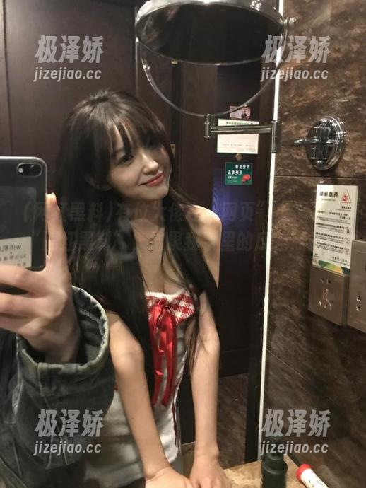 有位大佬在“网页”上揭了个“网红黑料”，结果我手里的瓜差点掉了！