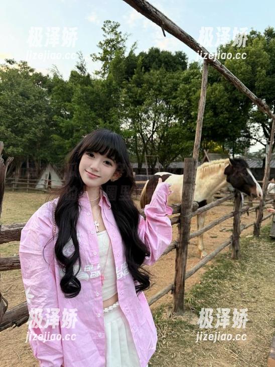穿越黑料吃瓜网站，永久的八卦圈里究竟在传啥？
