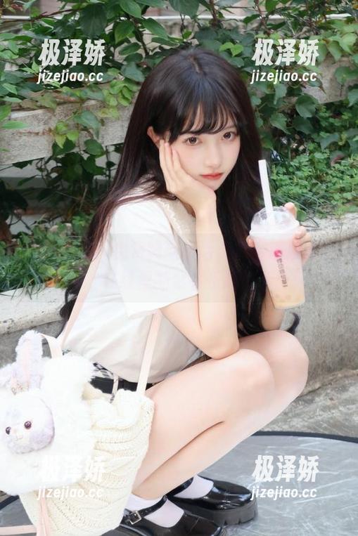 免费腌制夜话，点击播放黑料在线里的聚会乐趣！