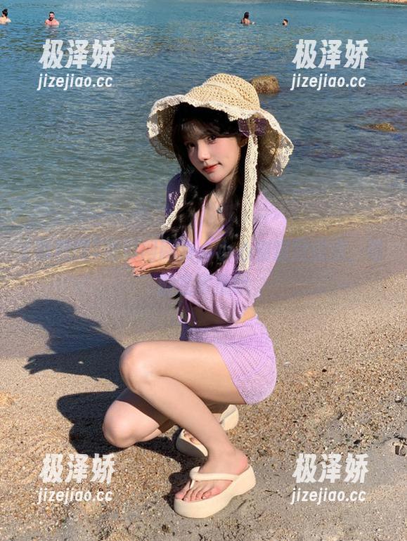 黑料网网页：小心别踩到瓜皮，可能会滑倒哦